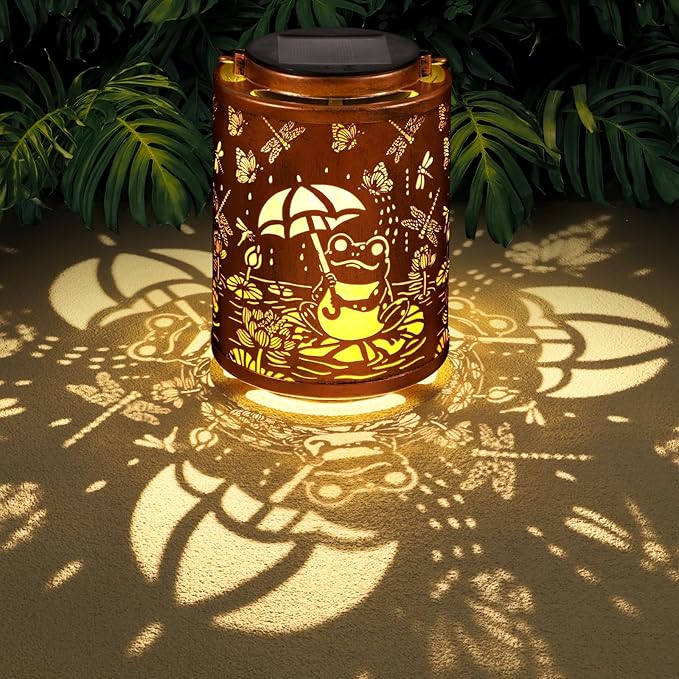 Solar Lanterns Garden Decor Birthday Gifts for Women Mon Grandma Metal Hanging Solar Lights Waterproof Outdoor Decoration for Outside LED Lanterns for Yard Patio Lawn (Frogs)